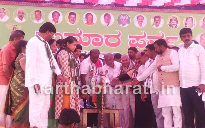 ಸಿದ್ದರಾಮಯ್ಯರಿಗೆ ದಲಿತರ ಬಗ್ಗೆ ಮಾತನಾಡುವ ಯೋಗ್ಯತೆ ಇಲ್ಲ: ಎಚ್.ಡಿ.ಕುಮಾರಸ್ವಾಮಿ